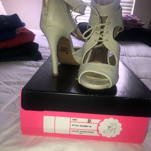 Pump heel - Picture 2 of 5